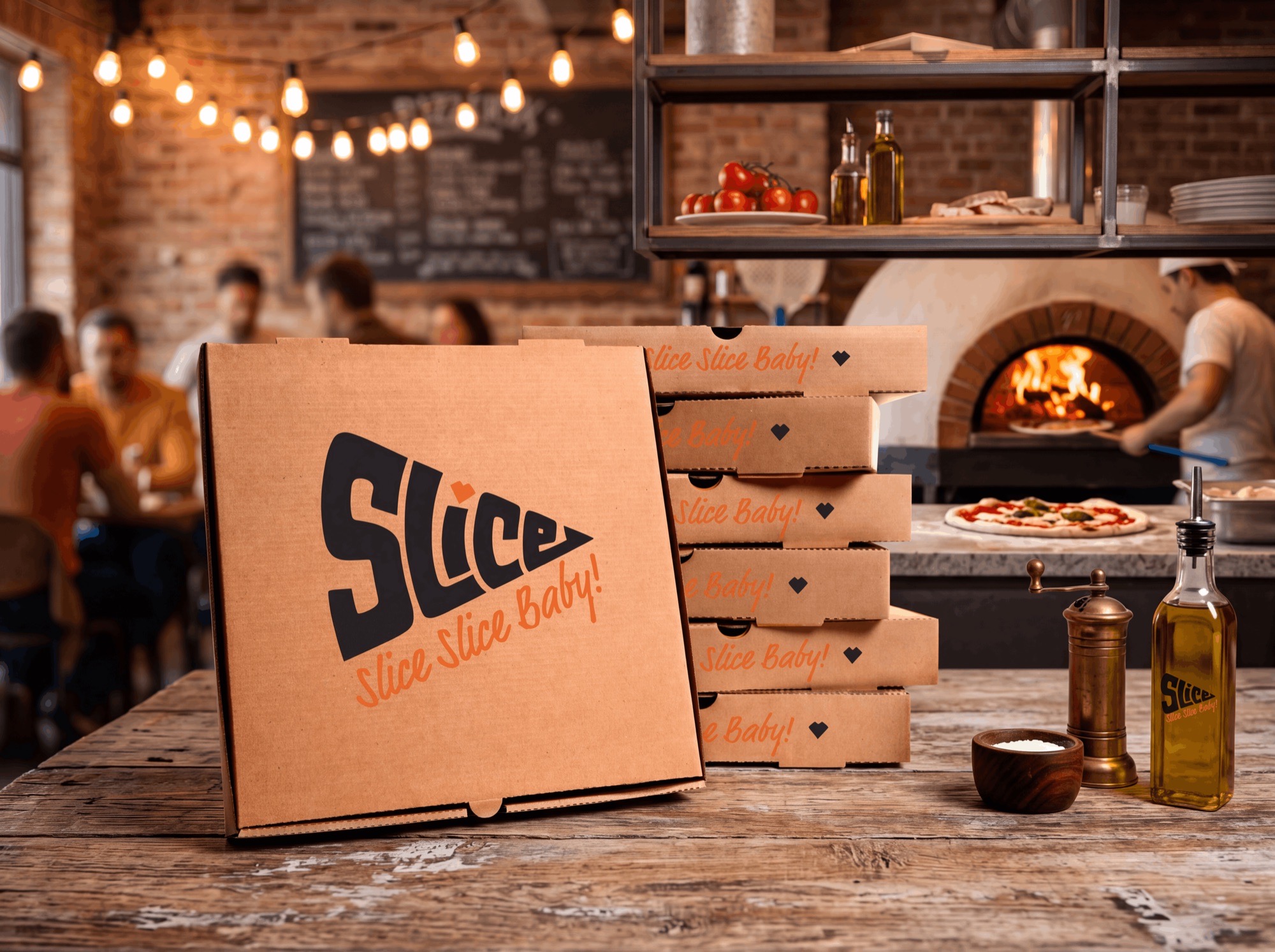 Pizzaeske med Slice-design på en restaurantdisk